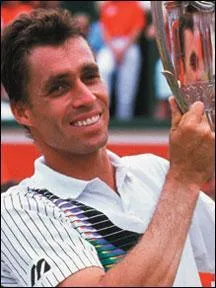 Le 7 mars naît un grand joueur de tennis. Lequel ?