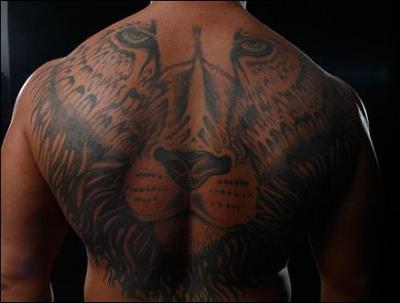 A qui appartient ce tatouage ?