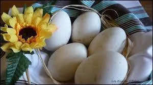  qui appartiennent ces oeufs ?