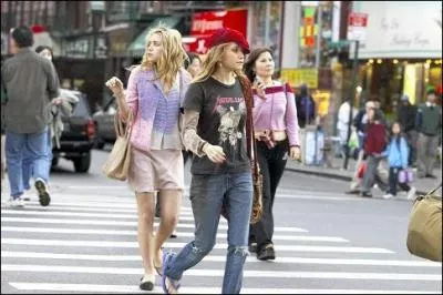 Dans le film, les deux soeurs, malgr leurs diffrends, se promnent dans New York lorsque Jane se prend un verre de vin sur son haut. Comment ceci est-il arriv ?