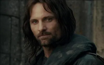 Sous quel nom se fait appeler Aragorn quand les Hobbits le rencontrent ?