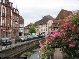 Nous nous promenons dans les rues de la ville alsacienne de Wissembourg. Nous sommes dans le dpartement ...