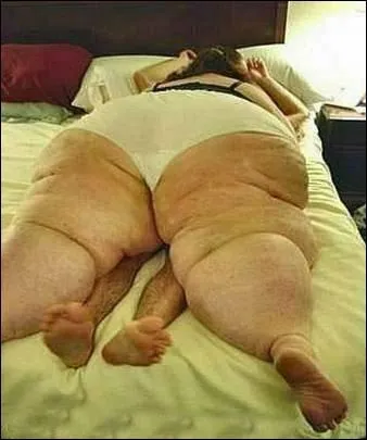 Dans quelle chanson du groupe AC/DC peut-on voir, sur scne, une poupe gonflable gante ?