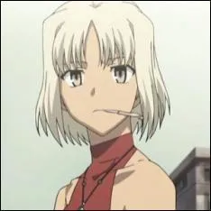 Je suis une mercenaire originaire du Moyen-Orient maniant les armes et les arts martiaux  la perfection.