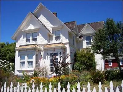 Trs jolie villa pour une crivain trs sympathique, puisqu'il s'agit de... ?