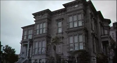 C'est  San - Francisco que se trouve cette demeure divise en appartements, qui fut aussi la rsidence d'une certaine Carlotta... Nous sommes ici dans la maison qui accueille... ?