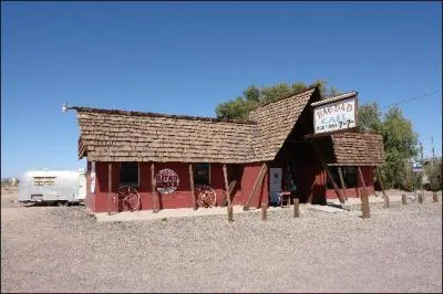 Souvenez-vous de cette touriste allemande tranant sa valise  roulettes, et dbarquant ici, au Bagdad Caf (Out of Rosenheim). Quel tait son prnom ?
