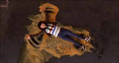 Que fait cette fille sur la photo ?