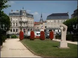 Je vous emmne  Commercy, ville connue pour ses madeleines. Nous serons donc en rgion ...