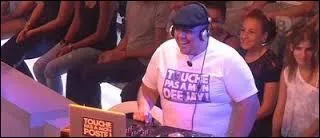 Quel est le nom d'un des DJ ?