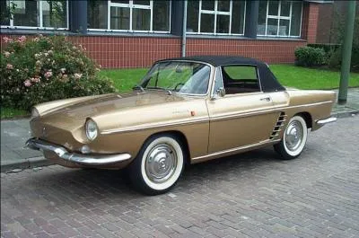 Il est vrai que l'auto de leur htesse, notre voisine, n'tait pas mal non plus, pour une europenne :