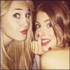 Comment s'appelle la tante de Violetta ?