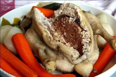  Enfin ------- va tre mise. On peut du moins le prsumer. Car, depuis deux cents ans qu'elle nous est promise. On n'a cess de la plumer .