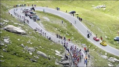 En 1974, qu'est-il arriv  Eddy Merkx; vainqueur final,  l'tape n16  Au Pla d'Adet  ?