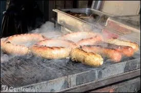 Nous continuons dans l'andouille. Celle-ci est la spcialit d'une ville de la rgion Centre. Il s'agit de l'andouille ...