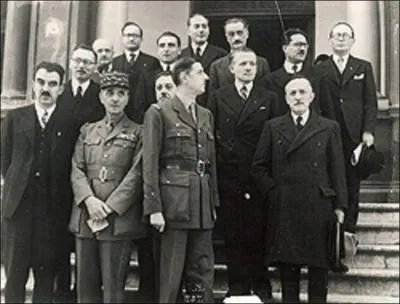 Le 09 novembre, une simplification dans la direction de la France libre survient. Que se passe-t-il ?