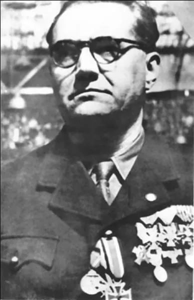 Le 01 dcembre, un collaborateur important reoit la dcoration allemande la plus importante, la croix de fer. Qui est ce personnage ?