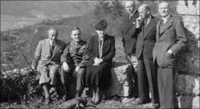 Le 05 avril, le gouvernement de Vichy fait une annonce concernant les dirigeants franais du dbut de la guerre (Daladier, Reynaud, Mandel et Gamelin). Que se passe-t-il ?