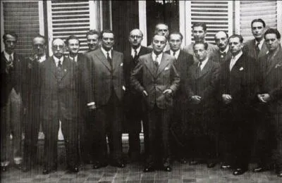 Le mme jour, le 27 mai 1943, une dcision est prise par diffrents rseaux de rsistance en France. Qu'est-il dcid ?