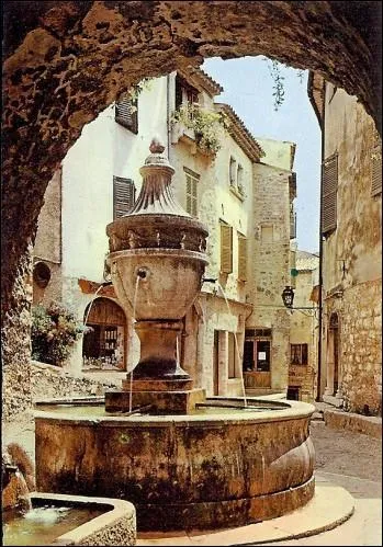 Quelle région n'est PAS composée de huit départements ?