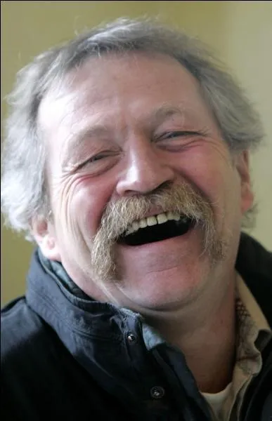 Url, jeune intellectuel contestataire, s'engage dans la lutte : mais comment s'appelait l'altermondialisme, en ces temps-l ?