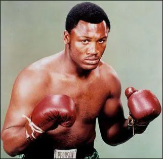  Joe Frazier , le boxeur qui battit Mohammed Ali, est-il encore en vie (28 mars 2014) ?
