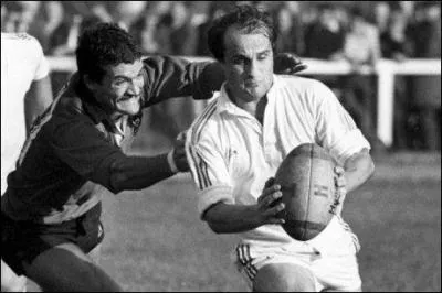 Est-ce que  Jacques Fouroux , joueur et manager de rugby d'exception, est toujours de ce monde (28 mars 2014) ?