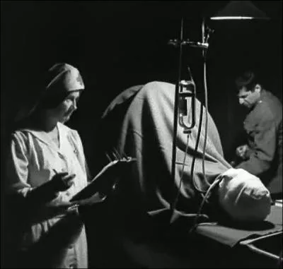 Dalton Trumbo ralise en 1971 le seul film anti-militariste indispensable  Johnny got his gun  d'aprs son roman crit en 1948 : que lui est-il arriv entre ces deux dates ?