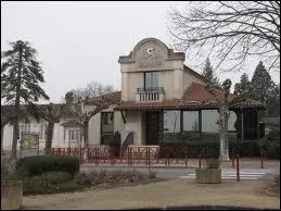 Nous nous rendons maintenant en Aquitaine,  Montayral. Nous serons dans une commune du dpartement n ...