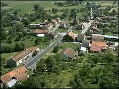 Nous nous rendons maintenant en Lorraine o nous survolons le petit village de Parux, dans le Lunvillois. Nous sommes donc dans le ciel du dpartement ...