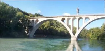 De quel fleuve l'Arve (107,8 km) est-elle l'affluent ?