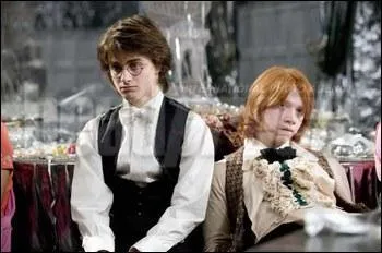 Avec qui Ron ne voudrait pas du tout aller au bal de Nol ?