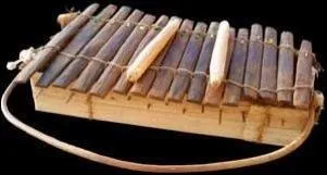 Cameroun : instrument de percussion !