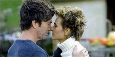 Thalia décide alors de mener sa propre enquête sur le passé mystérieux d'Ariane Delcourt. Quel est le titre de cette série ?