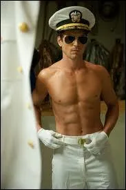 C'est le hros de FBI Duo trs spcial qui joue un stripteaser, aux cts de Channing Tatum, dans le film Magic Mike. Quel est le nom de l'acteur ?