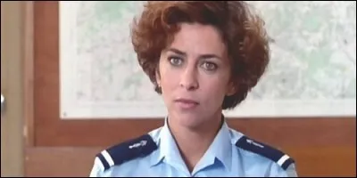 Qui interprète le rôle du lieutenant Isabelle Florent dans "Une Femme d'Honneur" ?