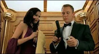 C'est un film o il est sr que l'ascenseur passe d'rotique  tout  fait mortifre. Quel est le titre du film ?