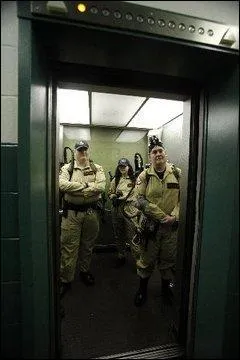 Comme on se trouve  New-York, l'quipe de la photo arrive souvent sur son lieu de travail en ascenseur. Quel est ce film ?