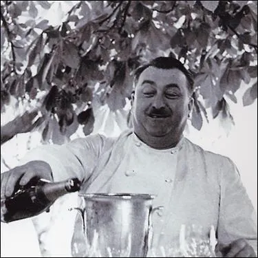 Pionnier de la gastronomie franaise, il fut le premier  obtenir 3* au Michelin en 1933, dcd en 1955, son restaurant  La pyramide   Vienne existe toujours, quel est ce grand chef ?