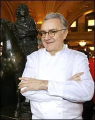 Il tint le Meurice  Paris et aussi le Louix XV  Monaco, quel est ce grand chef ?