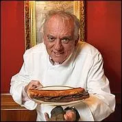 A ct du restaurant parisien qui porte son nom et class 2* au Michelin, il ouvre  le bistrot d' ct , perptuant la tradition des bistrots lyonnais, il est originaire de Sassenage en Isre o ses parents et grands-parents avaient un htel restaurant de renom, qui est cet amoureux de la gastronomie ?