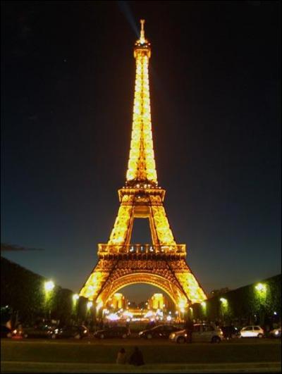 Dans quel arrondissement se trouve la tour Eiffel ?