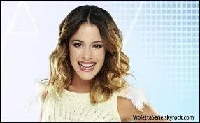 Qui a persuad Violetta de faire le spectacle de fin de saison ?