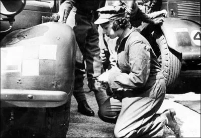 Quel métier la reine Elizabeth II a-t-elle exercé durant la Seconde Guerre mondiale ?