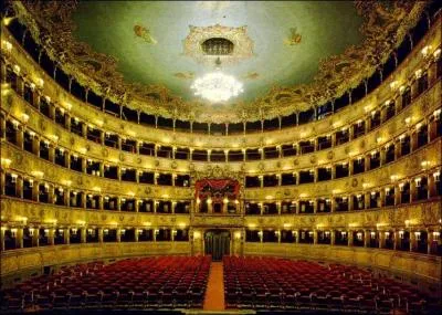 Quel oiseau mythique a donn son nom au clbre opra vnitien qui a brl  plusieurs reprises ?