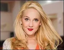 Dans quelle srie cette jolie fille joue-t-elle ?