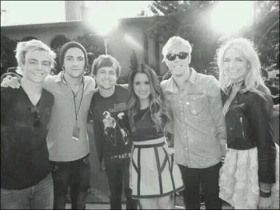 Laura Marano lui a donn un surnom, comment l'appelle-t-elle ?