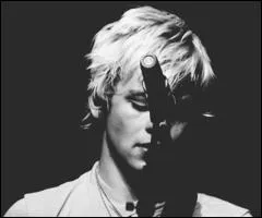 A-t-il un tatouage ou en a-t-il eu un ?