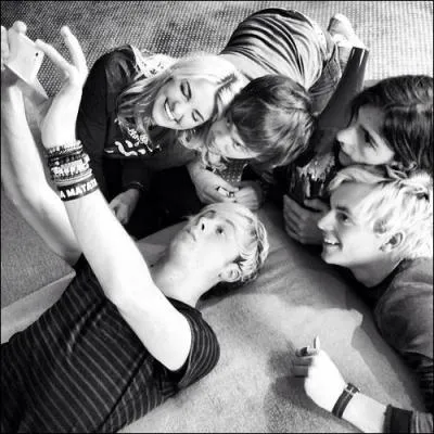 Comment s'appelle son agent ?