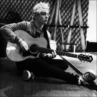 Que porte-t-il le plus souvent comme chaussures ?